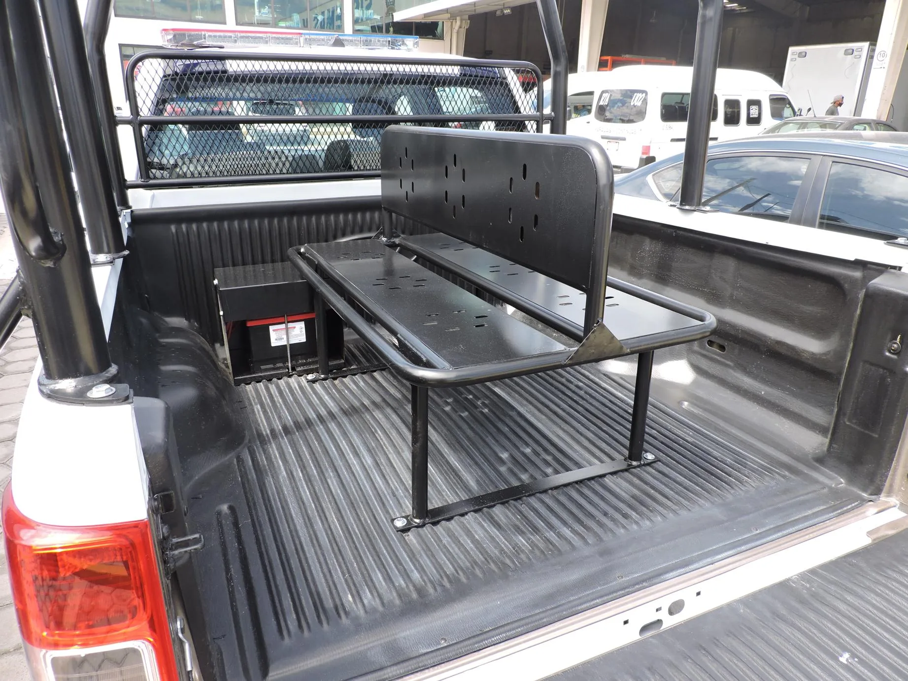 Caja de pick up con roll bar y banca central